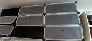 Zapatero modular marron y transparente.