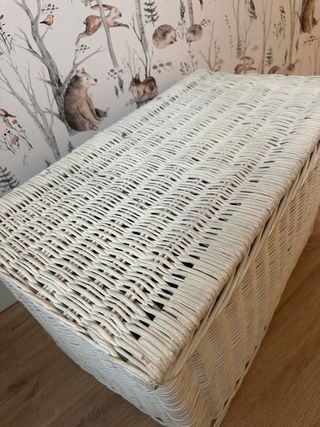 Baúl de mimbre blanco con tapa
