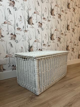 Baúl de mimbre blanco con tapa