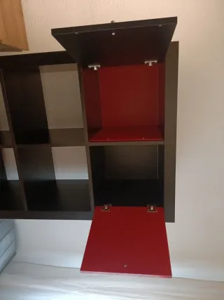Estantería Ikea 8 cubos negra y roja