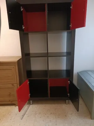 Estantería Ikea 8 cubos negra y roja