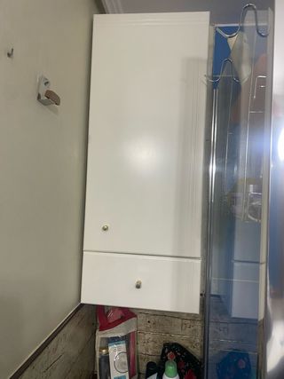 Mueble auxiliar baño blanco y madera