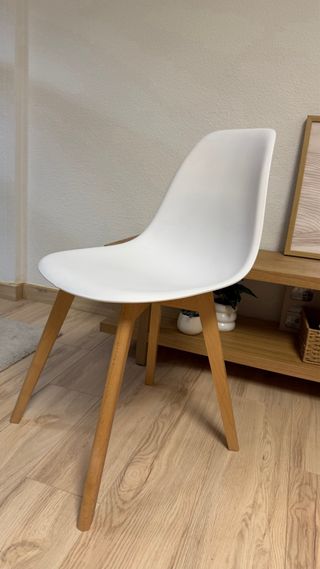 Silla Sklum blanca y madera
