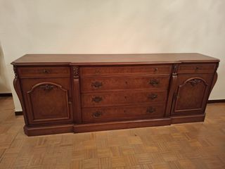 Aparador bajo de madera maciza