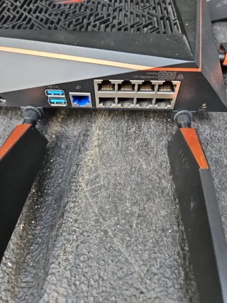 Router Asus GT-AC5300 No tiene el cable