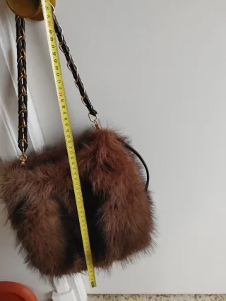 Bolso pelo marrón Stradivarius