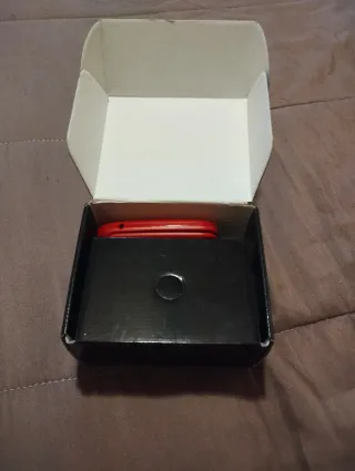 Cellulare Ushining rosso con sportello