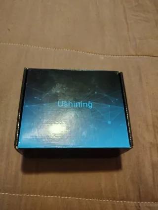 Cellulare Ushining rosso con sportello