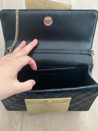 Bolso Love Moschino negro y dorado