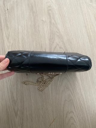 Bolso Love Moschino negro y dorado