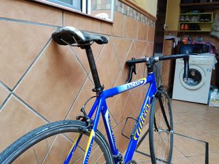 Bicicleta de carretera Wilier azul