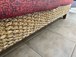 Sofá de mimbre 2 plazas rojo y beige