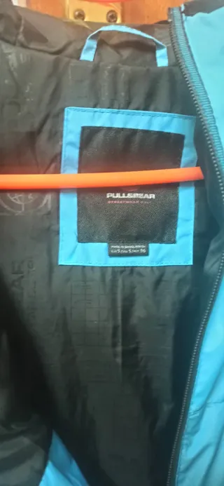 Chamarra azul y turquesa acolchada