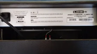 Guitarra Squier Stratocaster + Ampli Line 6