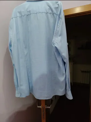 Camisa de Cortefiel.