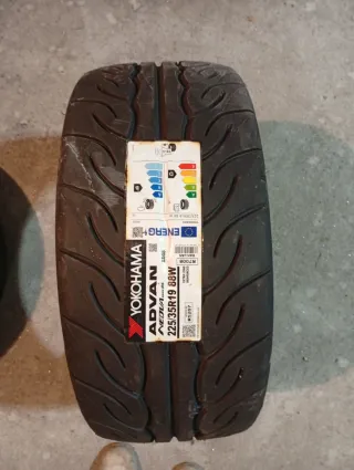 SEMISLICKS  Yokohama Advan Neova