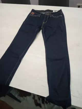 Pantalones vaqueros azules .