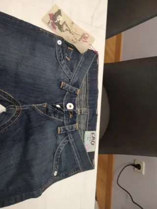 Pantalones vaqueros azules .