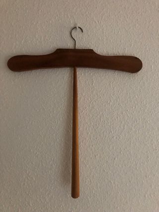 Percha de madera antigua