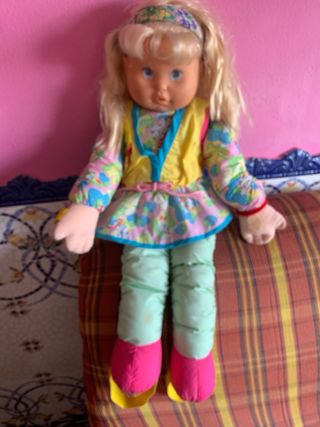 Muñeca Famosa 95 Camina Contigo 70 centimetros