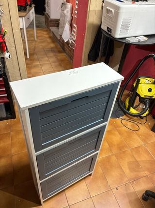 Mueble zapatero de madera blanco y gris