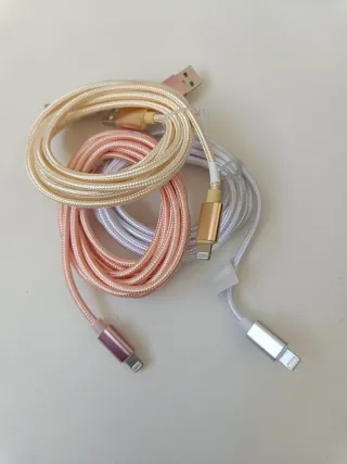 Tre Cavi Lightning e USB colorati