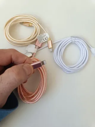 Tre Cavi Lightning e USB colorati