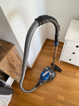 Aspiradora Eureka azul y gris