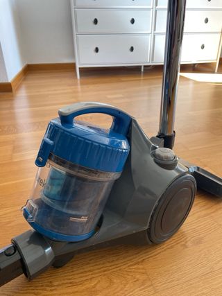 Aspiradora Eureka azul y gris