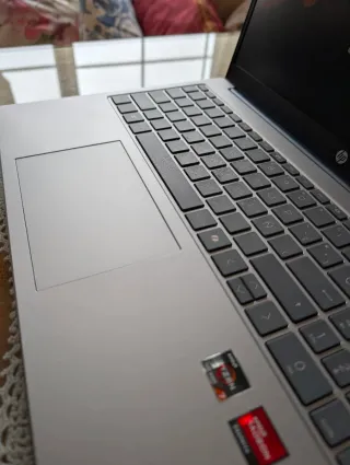 Portátil HP Ryzen 7. 32GB RAM. 1TB SSD Nuevo