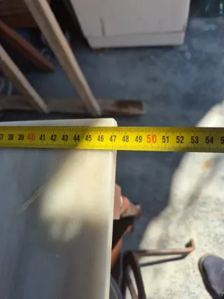 Lavabo antiguo de mármol y madera