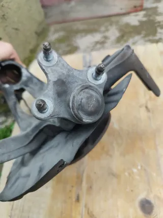 Mangueta Izquierda Seat León 2015 y pinza de freno