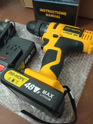 TALADRO ATORNILLADOR 2 BATERÍAS.