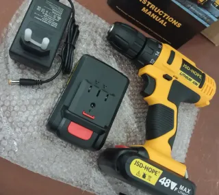 TALADRO ATORNILLADOR 2 BATERÍAS.