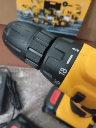 TALADRO ATORNILLADOR 2 BATERÍAS.