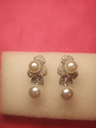 Pendientes fiesta perlas color plata brillante