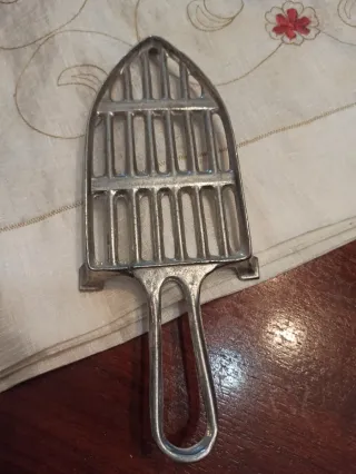 Base per ferro da stiro antico