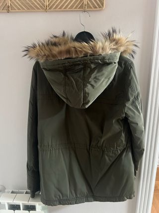 Abrigo de plumas verde oliva