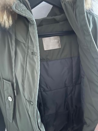 Abrigo de plumas verde oliva