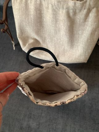 Bolso de mano hecho a mano con neceser