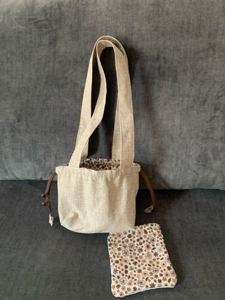 Bolso de mano hecho a mano con neceser