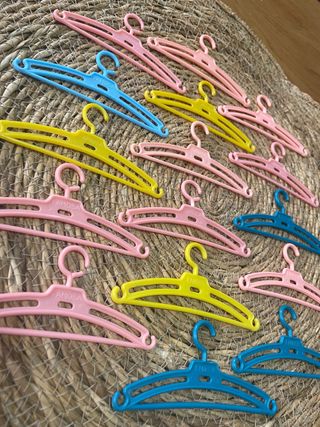 Lote 16 perchas Famosa Nancy