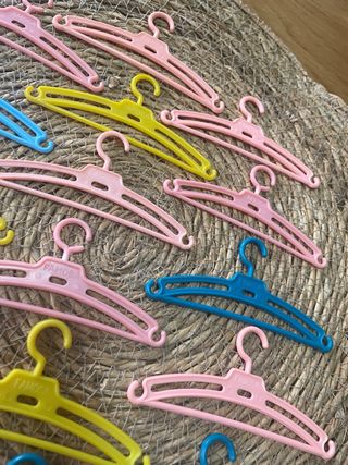 Lote 16 perchas Famosa Nancy