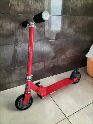 Patinete infantil rojo