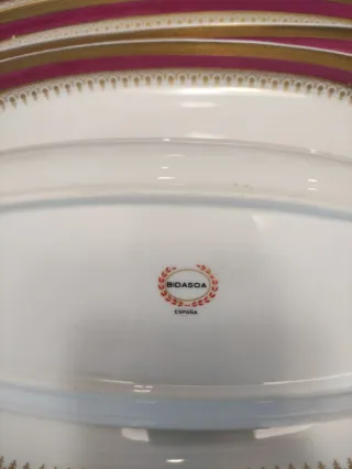 Vajilla Bidasoa Oro y Burdeos