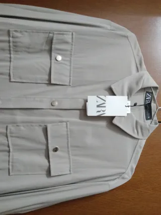 Chaqueta Zara Beige Talla M pero grande,