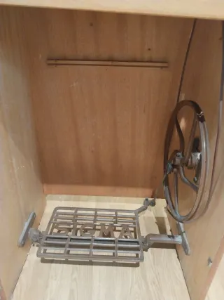 Máquina de coser Sigma con mueble
