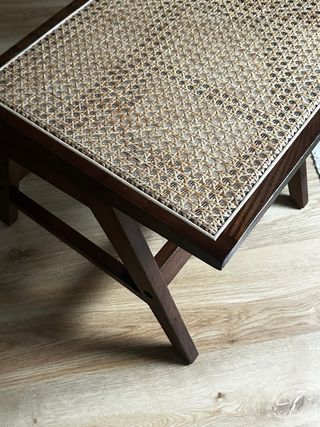 Silla de madera y ratán