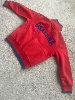 Chaqueta infantil roja con escudo