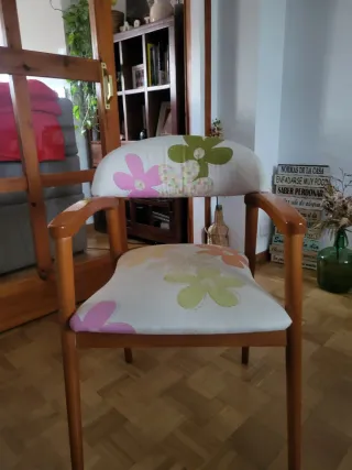 Sillas de salón con flores